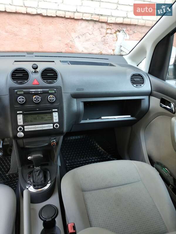 Минивэн Volkswagen Caddy 2009 в Львове