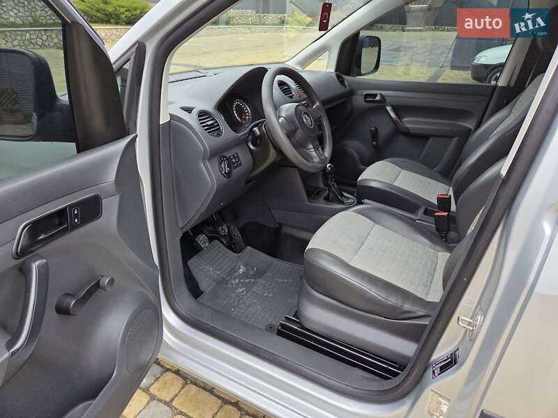 Грузовой фургон Volkswagen Caddy 2011 в Подволочиске