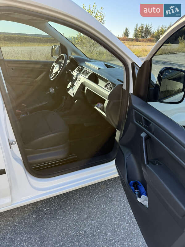 Вантажний фургон Volkswagen Caddy 2015 в Тернополі