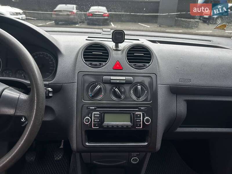 Мінівен Volkswagen Caddy 2009 в Чернівцях