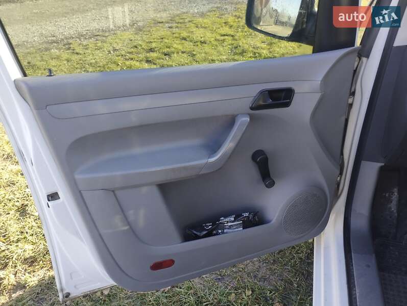 Вантажний фургон Volkswagen Caddy 2008 в Чорткові