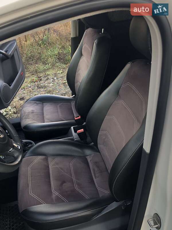 Минивэн Volkswagen Caddy 2015 в Радомышле фото 14 Минивэн Volkswagen Caddy 2015 в Радомышле