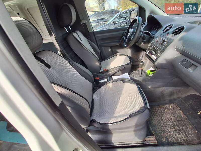 Грузовой фургон Volkswagen Caddy 2013 в Киеве