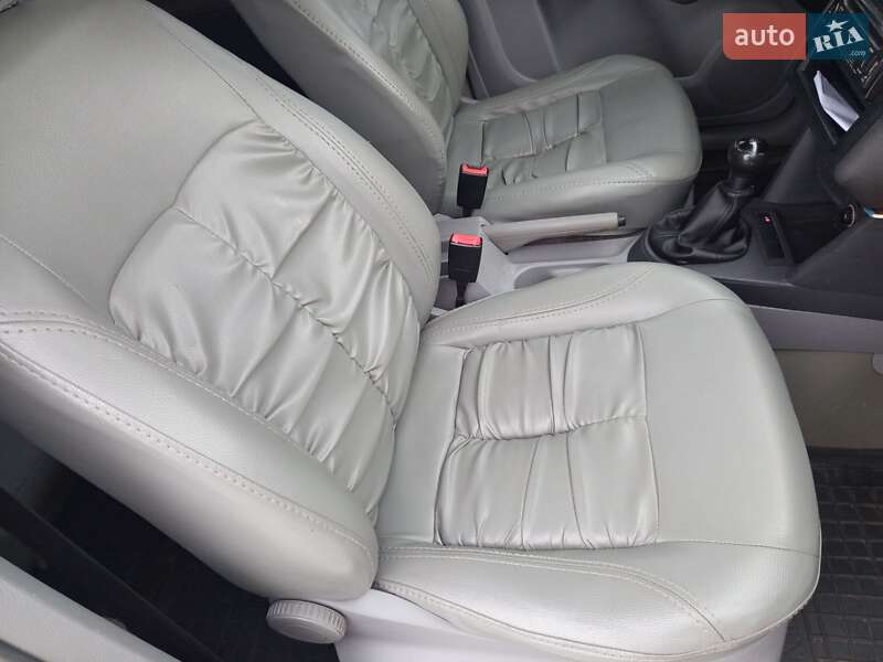 Минивэн Volkswagen Caddy 2005 в Звягеле