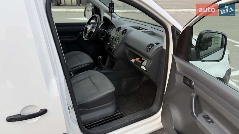 Грузовой фургон Volkswagen Caddy 2015 в Киеве
