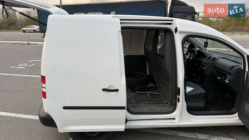 Грузовой фургон Volkswagen Caddy 2015 в Киеве