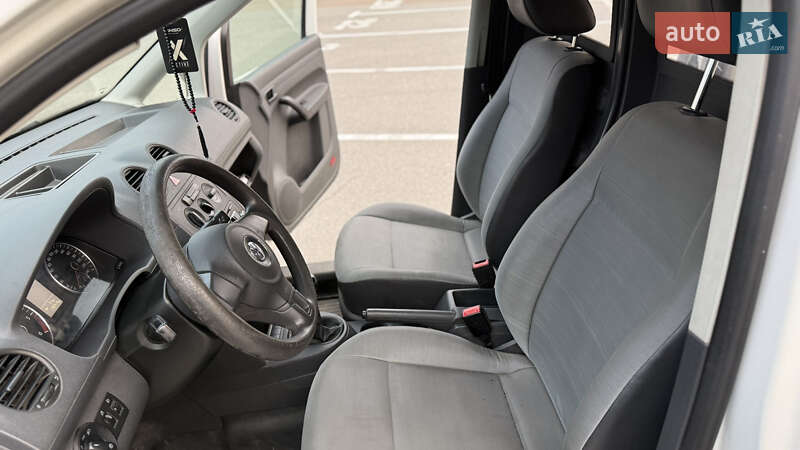 Грузовой фургон Volkswagen Caddy 2015 в Киеве