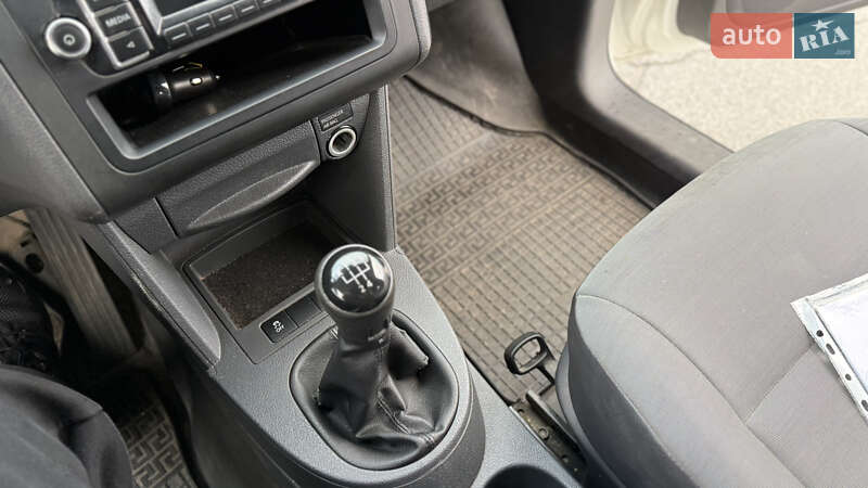 Грузовой фургон Volkswagen Caddy 2015 в Киеве
