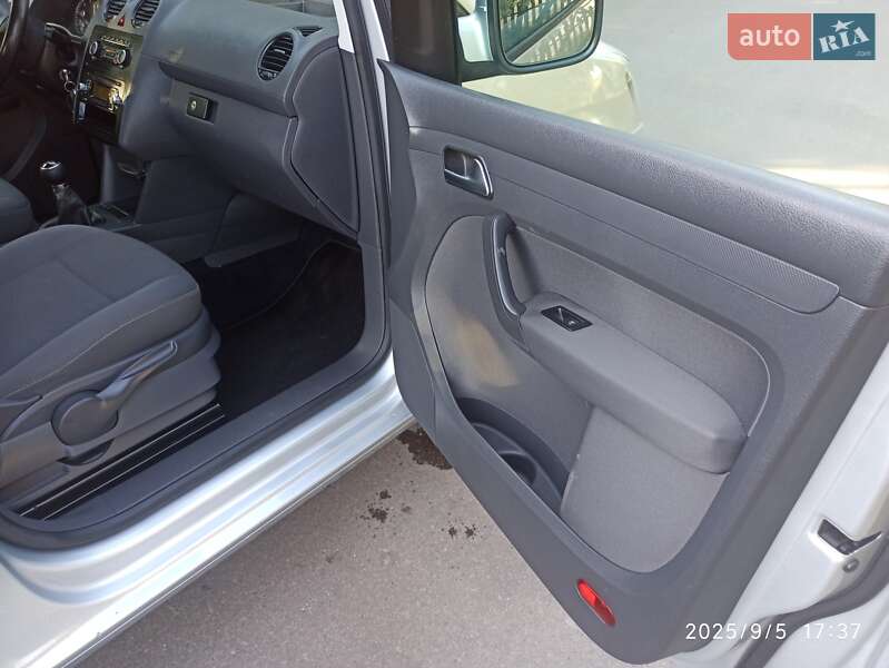 Мінівен Volkswagen Caddy 2010 в Рівному фото 21 Мінівен Volkswagen Caddy 2010 в Рівному