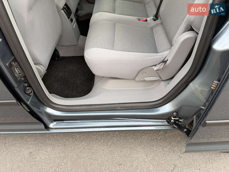 Минивэн Volkswagen Caddy 2006 в Виннице