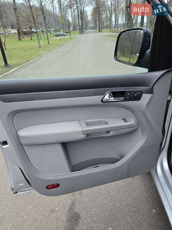 Мінівен Volkswagen Caddy 2009 в Києві