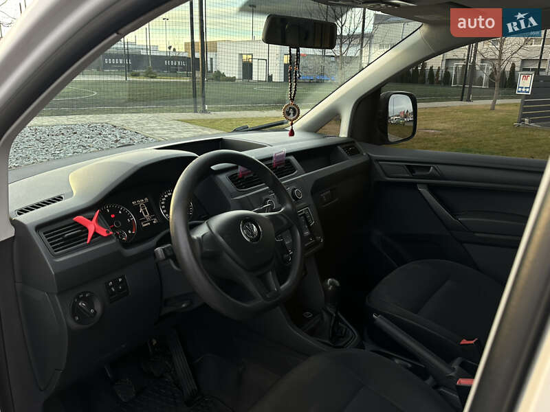 Вантажопасажирський фургон Volkswagen Caddy 2016 в Мукачевому