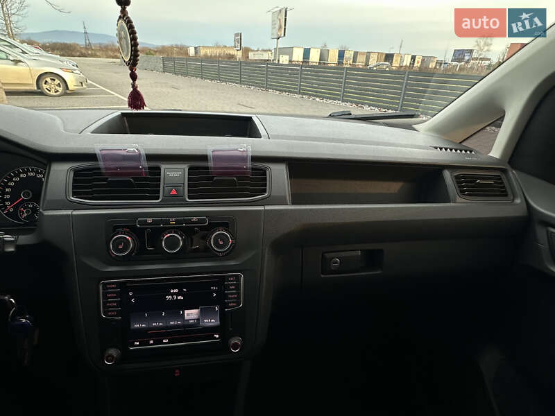 Вантажопасажирський фургон Volkswagen Caddy 2016 в Мукачевому