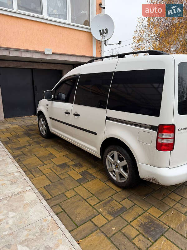 Вантажний фургон Volkswagen Caddy 2013 в Києві
