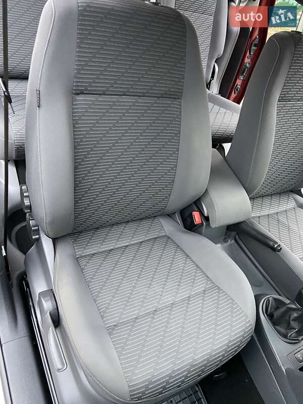 Мінівен Volkswagen Caddy 2014 в Києві