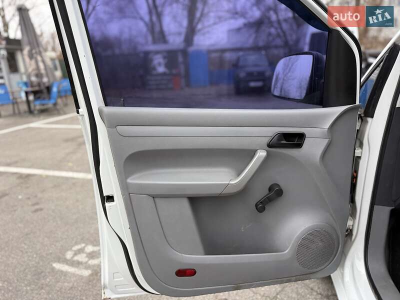 Минивэн Volkswagen Caddy 2006 в Киеве