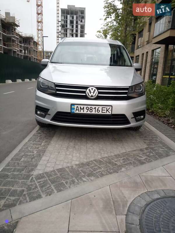 Минивэн Volkswagen Caddy 2015 в Киеве