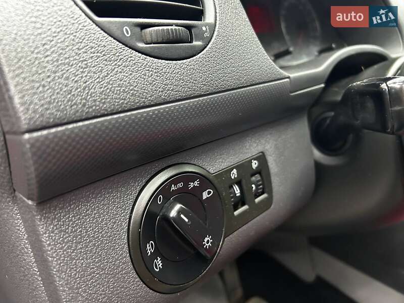 Мінівен Volkswagen Caddy 2009 в Чернівцях