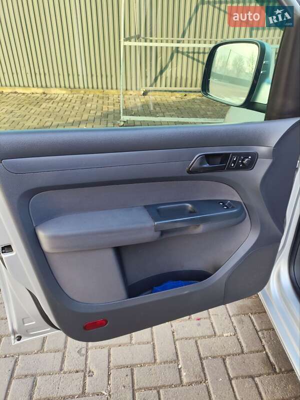 Минивэн Volkswagen Caddy 2012 в Черновцах