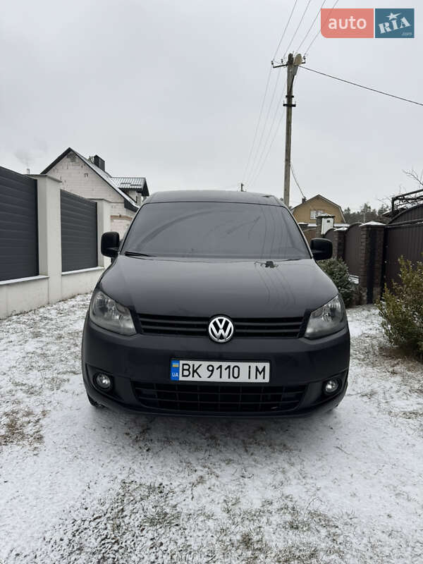 Вантажний фургон Volkswagen Caddy 2011 в Сарнах