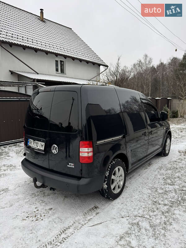 Вантажний фургон Volkswagen Caddy 2011 в Сарнах