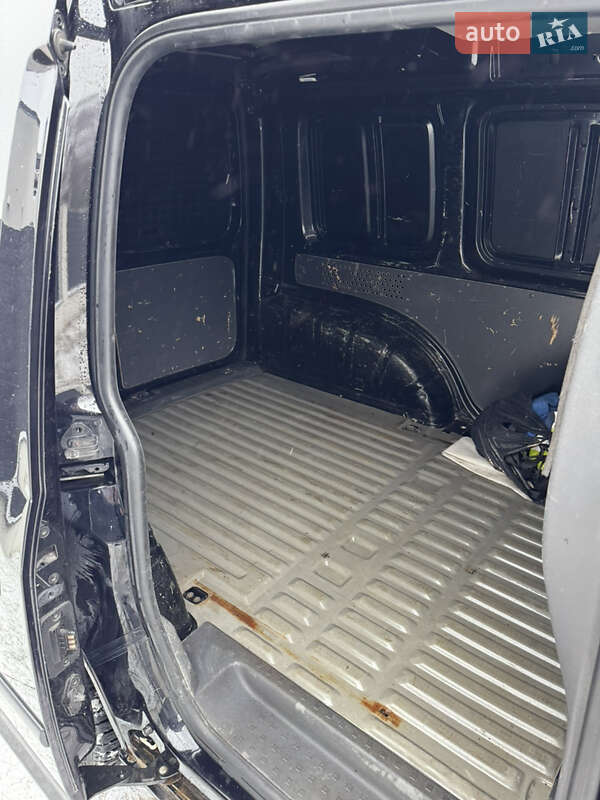 Вантажний фургон Volkswagen Caddy 2011 в Сарнах