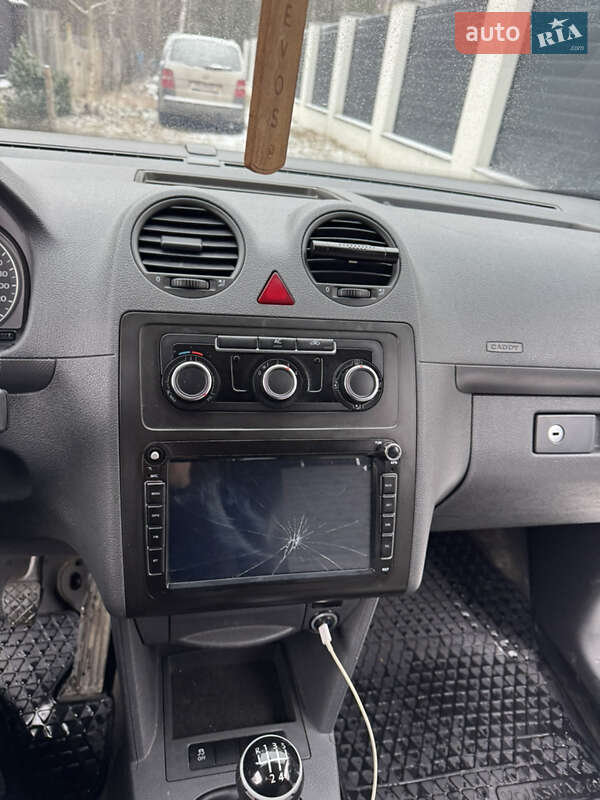 Вантажний фургон Volkswagen Caddy 2011 в Сарнах