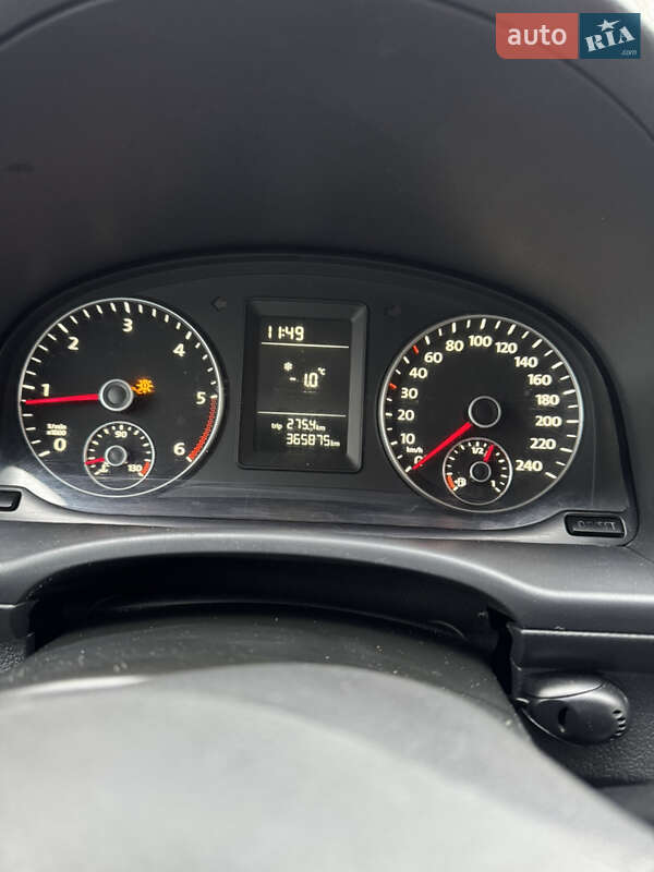 Вантажний фургон Volkswagen Caddy 2011 в Сарнах