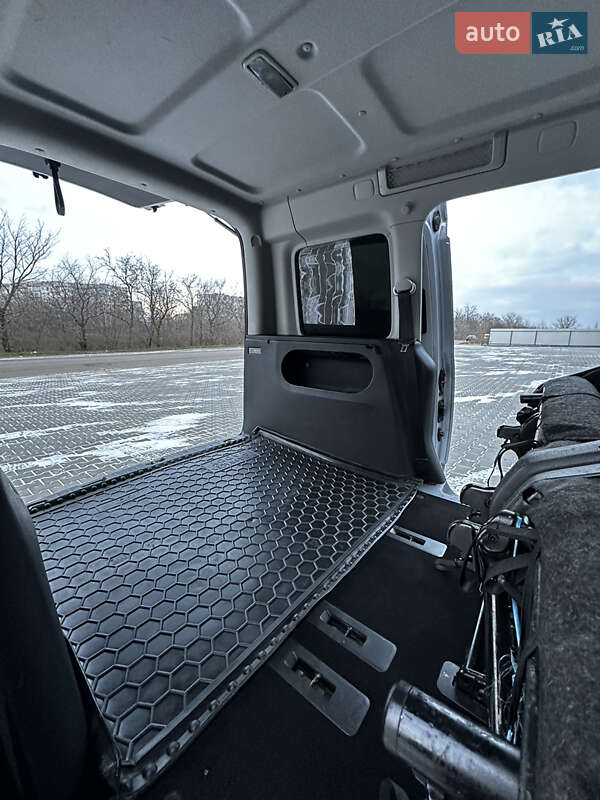 Мінівен Volkswagen Caddy 2015 в Кропивницькому