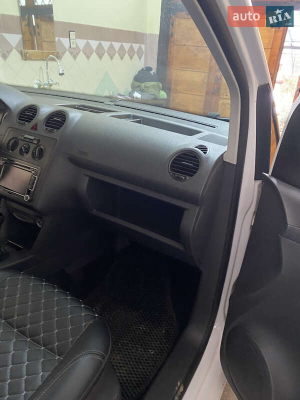 Мінівен Volkswagen Caddy 2011 в Чернівцях