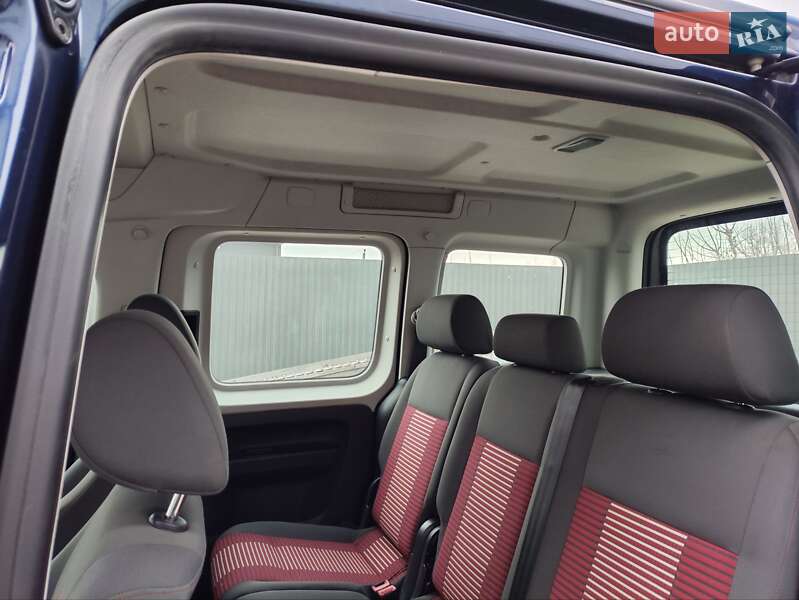 Мінівен Volkswagen Caddy 2012 в Чернівцях