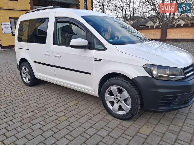 Мінівен Volkswagen Caddy 2016 в Чернівцях