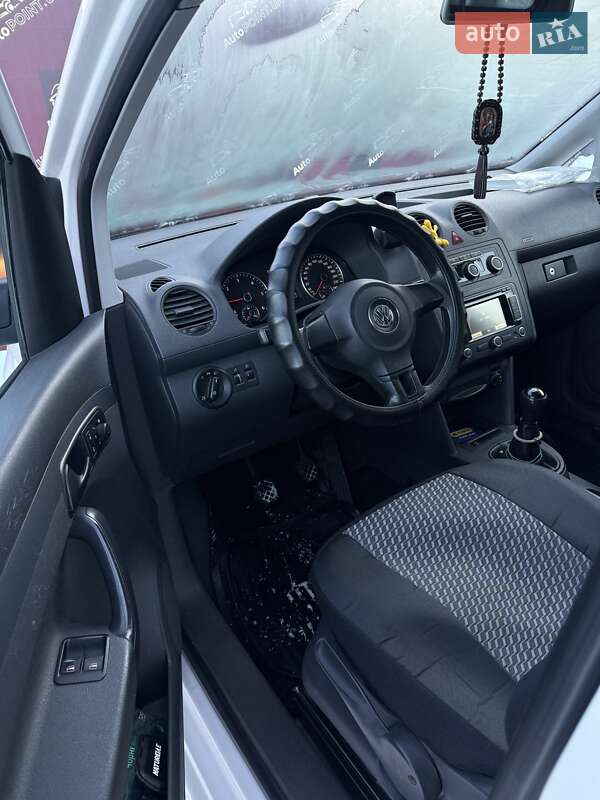 Грузовой фургон Volkswagen Caddy 2011 в Сумах
