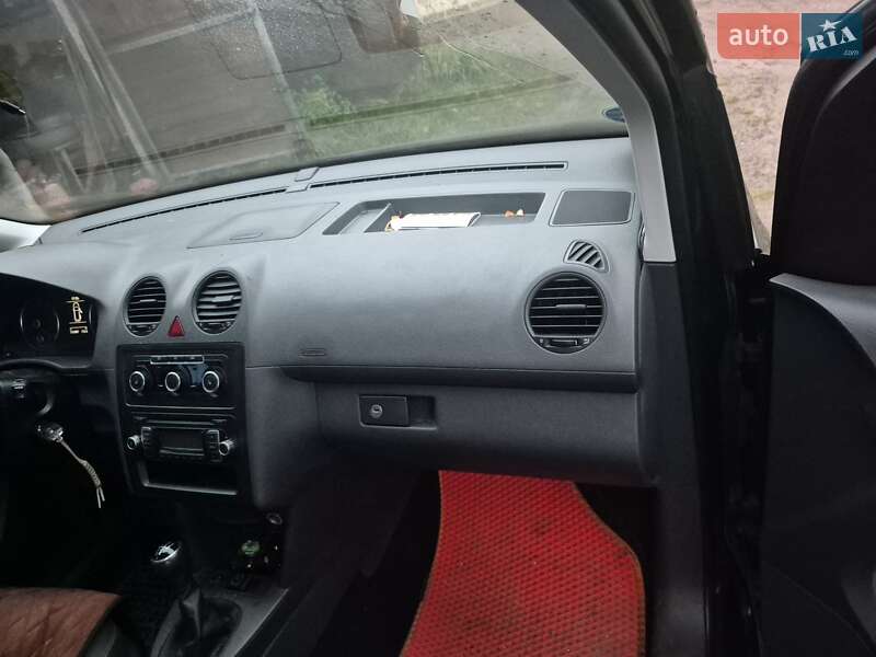 Минивэн Volkswagen Caddy 2011 в Киеве