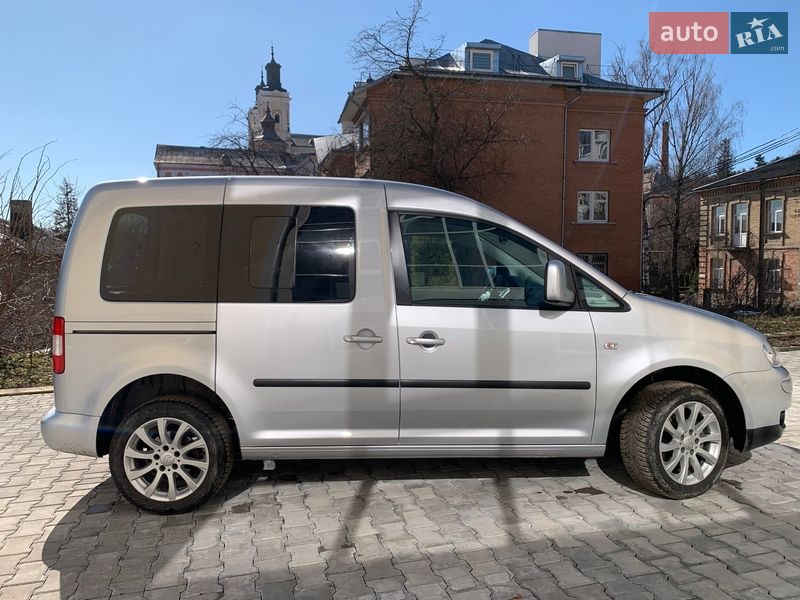 Минивэн Volkswagen Caddy 2009 в Кременце