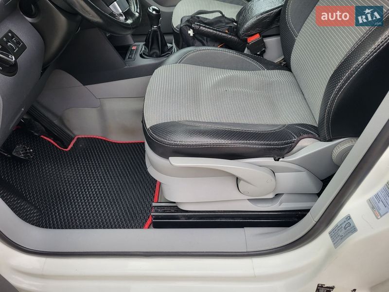 Минивэн Volkswagen Caddy 2006 в Хмельницком