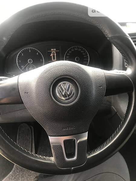 Універсал Volkswagen Caravelle 2010 в Києві