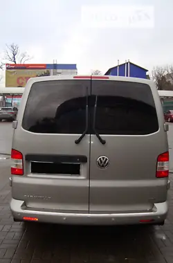 Volkswagen Caravelle 2011