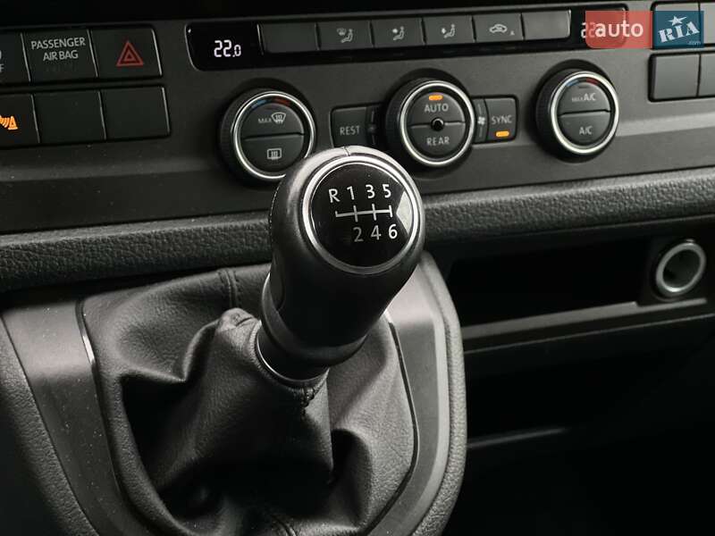 Минивэн Volkswagen Caravelle 2016 в Киеве