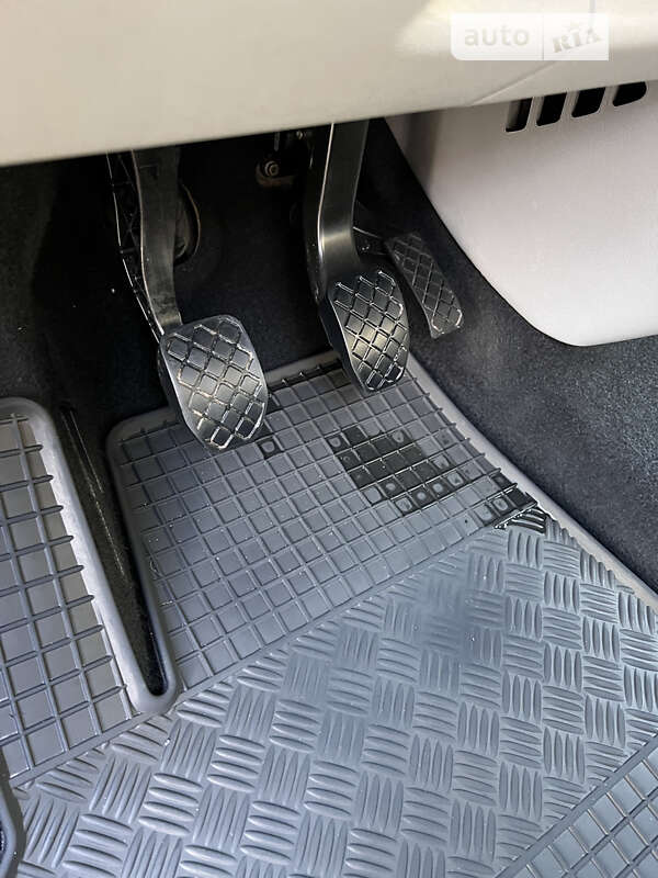 Минивэн Volkswagen Caravelle 2014 в Каменец-Подольском фото 33 Минивэн Volkswagen Caravelle 2014 в Каменец-Подольском