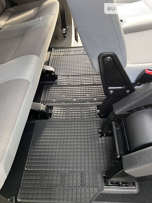 Минивэн Volkswagen Caravelle 2014 в Каменец-Подольском фото 52 Минивэн Volkswagen Caravelle 2014 в Каменец-Подольском