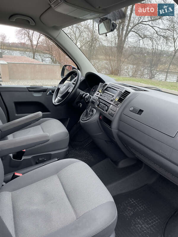 Минивэн Volkswagen Caravelle 2013 в Кривом Роге