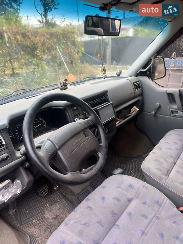 Минивэн Volkswagen Caravelle 1998 в Бобрике