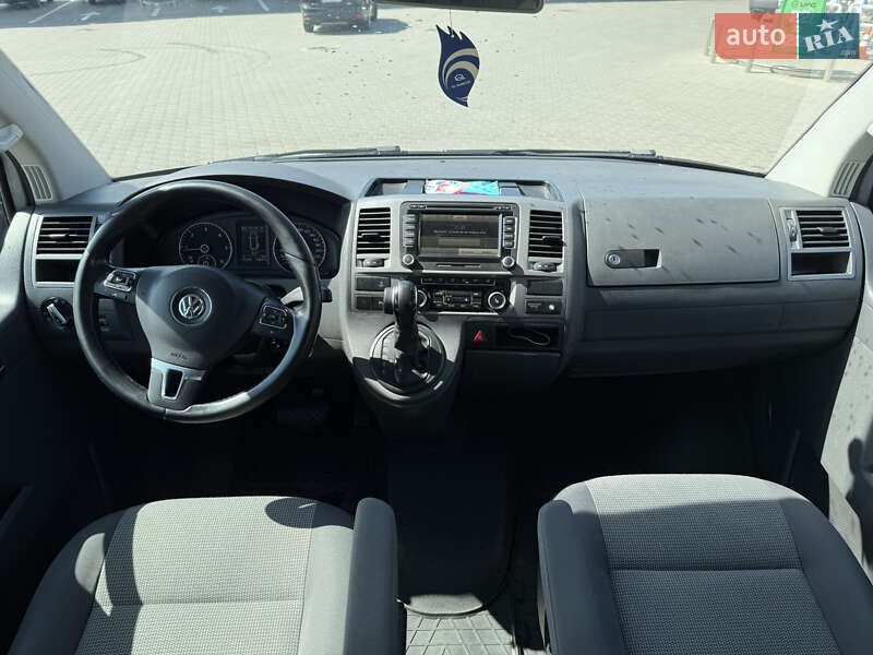 Минивэн Volkswagen Caravelle 2015 в Киеве