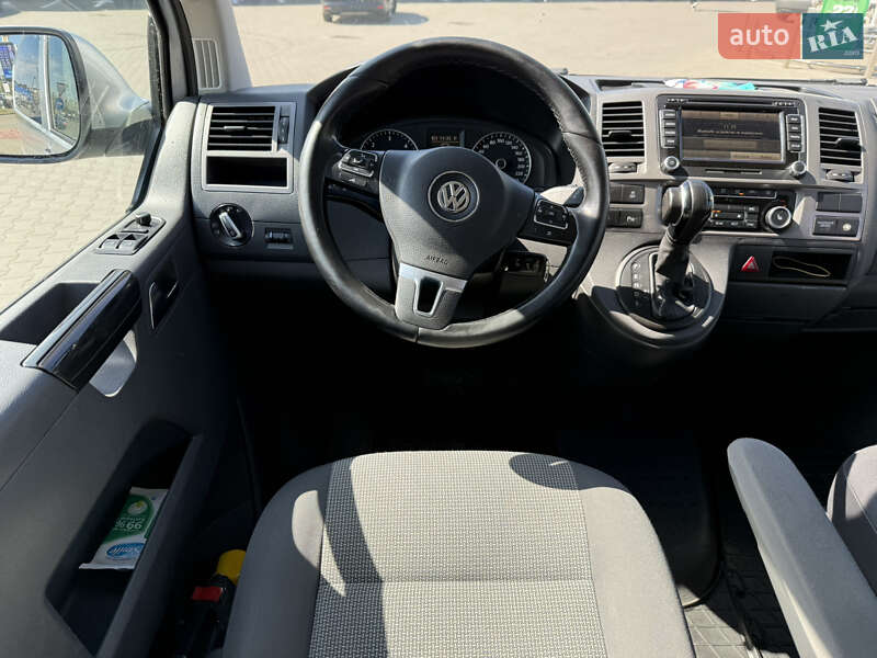 Минивэн Volkswagen Caravelle 2015 в Киеве