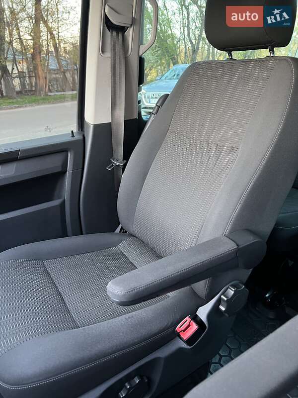 Мінівен Volkswagen Caravelle 2015 в Львові