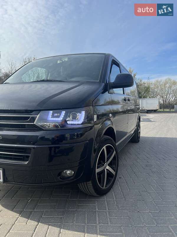 Volkswagen Caravelle 2012
