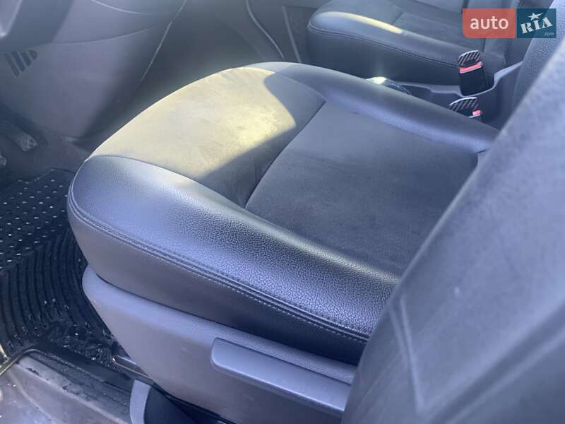 Мінівен Volkswagen Caravelle 2015 в Києві