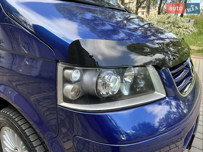 Минивэн Volkswagen Caravelle 2006 в Черновцах