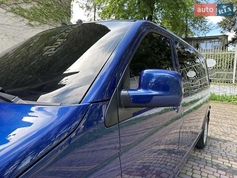 Минивэн Volkswagen Caravelle 2006 в Черновцах